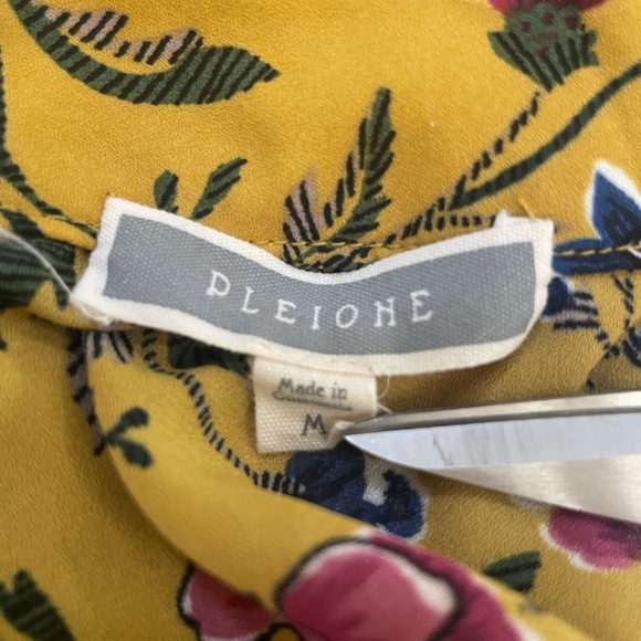 Pleione Mustard Floral High-Neck Sleeveless Blouse Ruffle Hem Size Medium - Picture 5 of 6